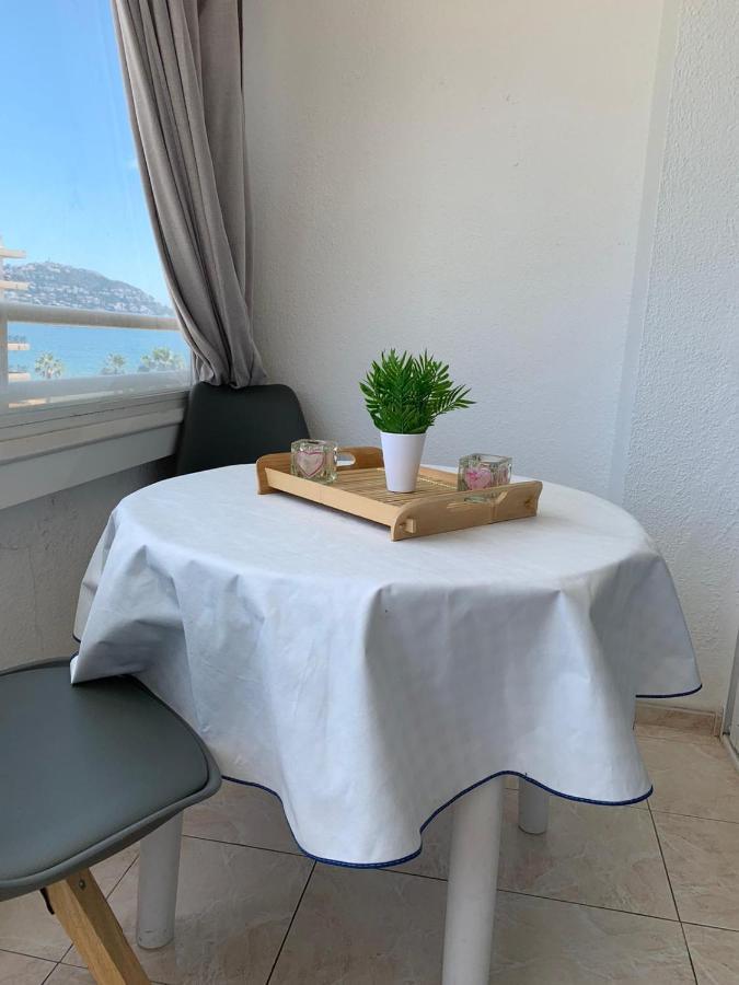 Premiere Ligne De Avec Piscine Apartment Roses